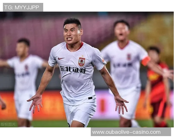 朗斯与昂热激战结果揭晓双方表现精彩引发球迷热议